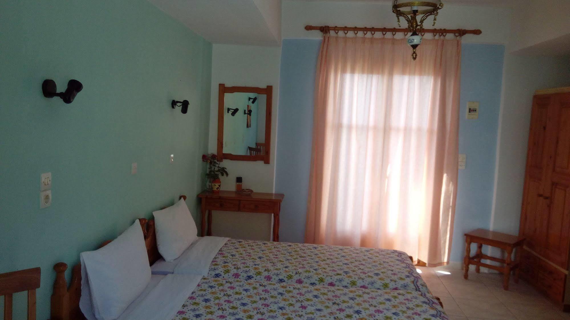Anessis Cosmos Aparthotel อนัคซอส ภายนอก รูปภาพ